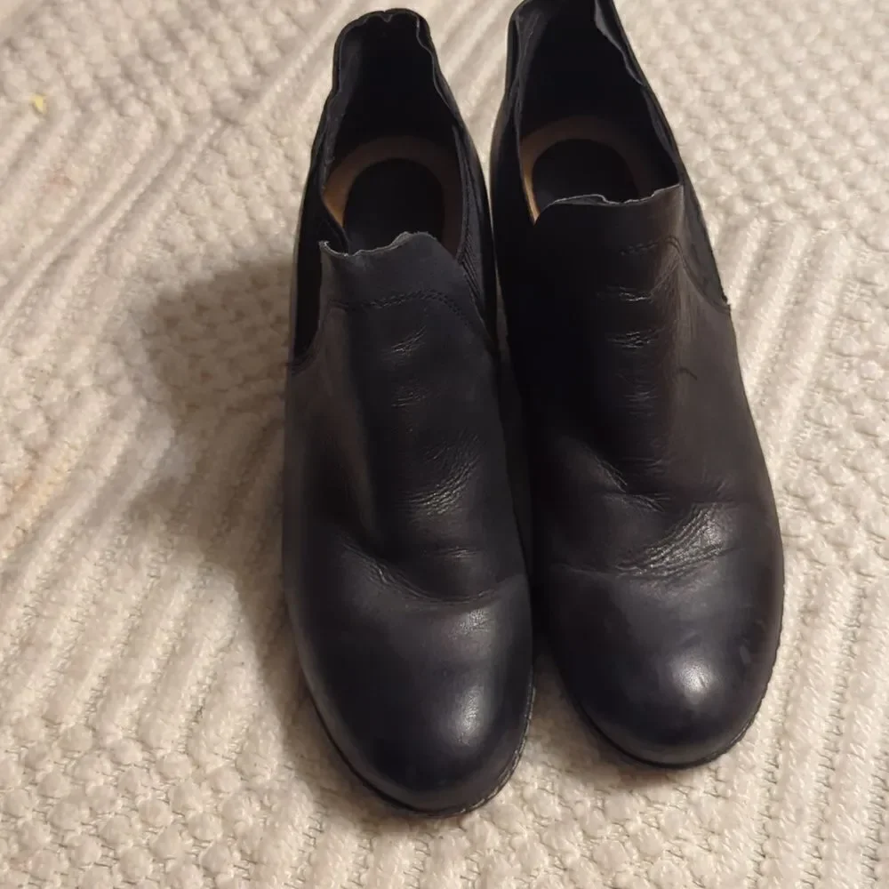 Earth Black Leather Catamount Wedge‎ Booties 8.5 Wrapped Pebbled Elastic Ankle